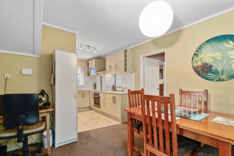 Photo of property in 4a Gemini Place, Kawaha Point, Rotorua, 3010