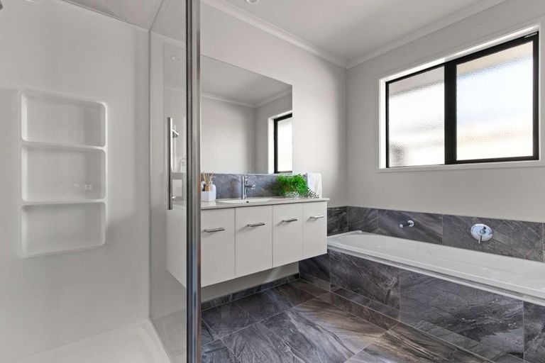 Photo of property in 2 Muriel Way, Papamoa Beach, Papamoa, 3118