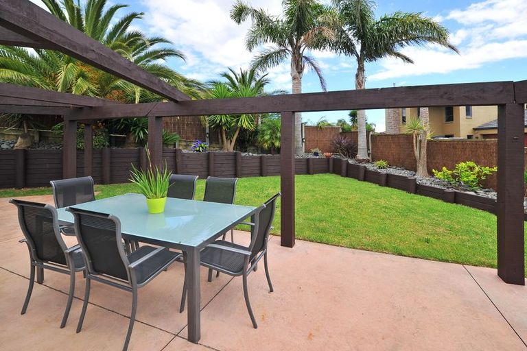 Photo of property in 6 Phoenicia Court, The Gardens, Auckland, 2105