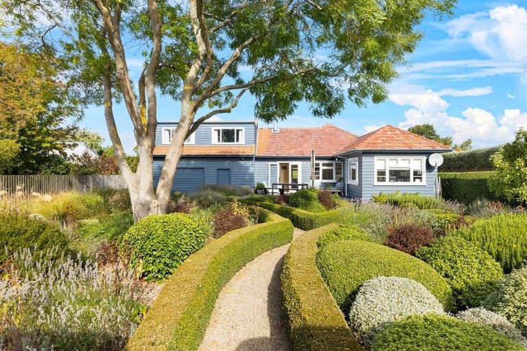 Photo of property in 72 Aorangi Road, Bryndwr, Christchurch, 8053