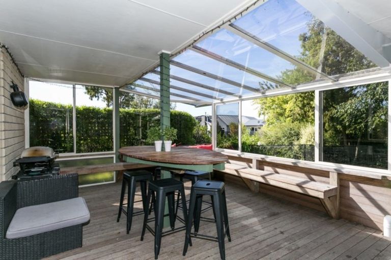 Photo of property in 17 Woodlands Drive, Havelock North, 4130