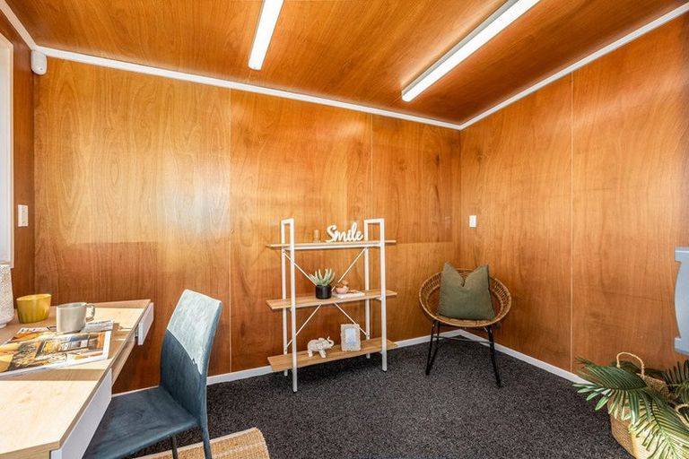 Photo of property in 6 Seascape View, Paremata, Porirua, 5024