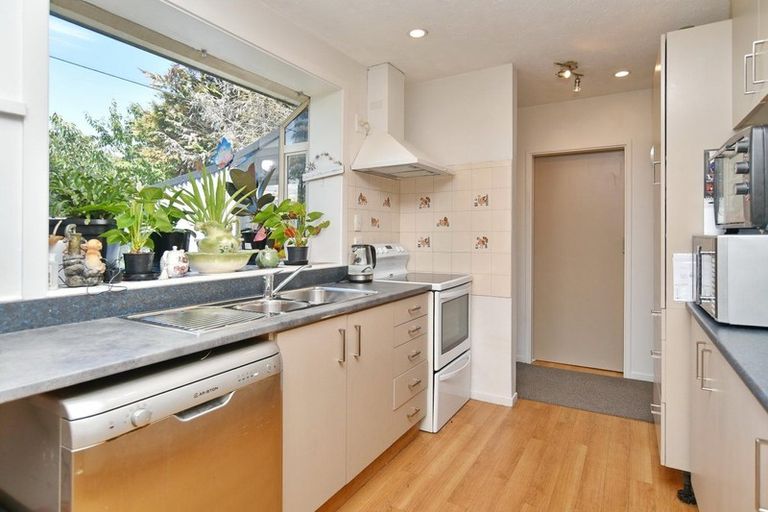 Photo of property in 28 Cowes Street, Avondale, Christchurch, 8061