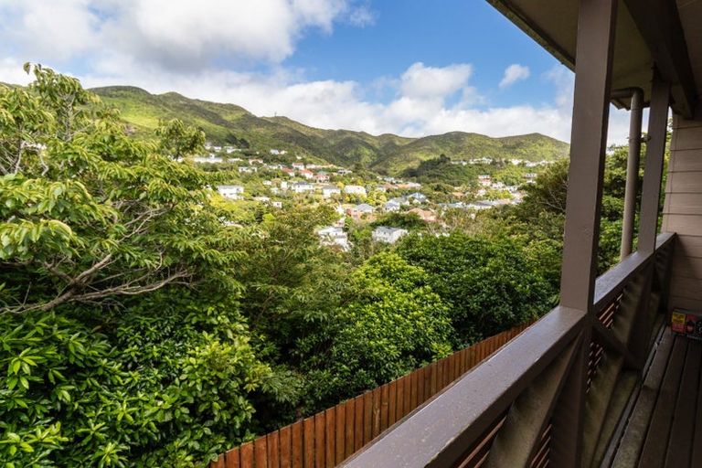 Photo of property in 6 Debra Way, Karori, Wellington, 6012