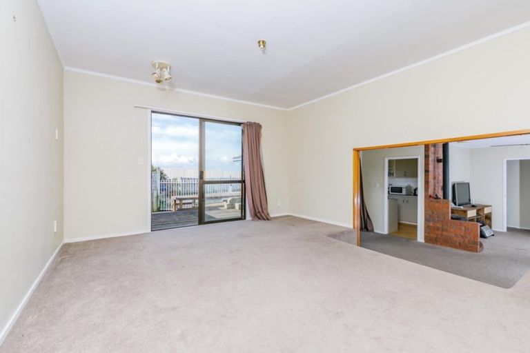 Photo of property in 34 Pahi Place, West Harbour, Auckland, 0618