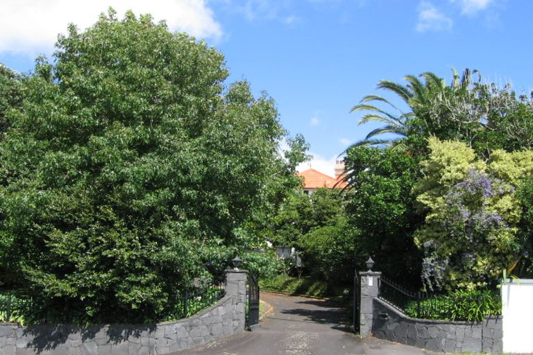 Photo of property in 67 Stanley Point Road, Stanley Point, Auckland, 0624