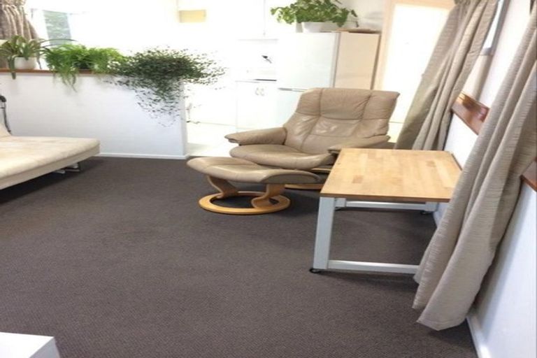 Photo of property in 17 Edgeworth Road, Glenfield, Auckland, 0629