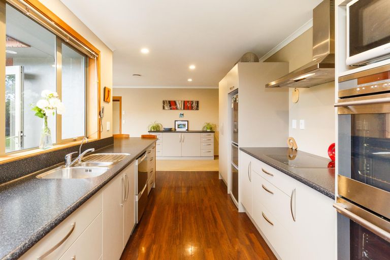 Photo of property in 44 Roberts Line, Kelvin Grove, Palmerston North, 4414