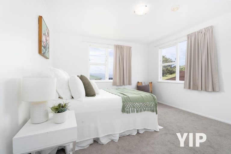 Photo of property in 10 Edgecombe Street, Newlands, Wellington, 6037