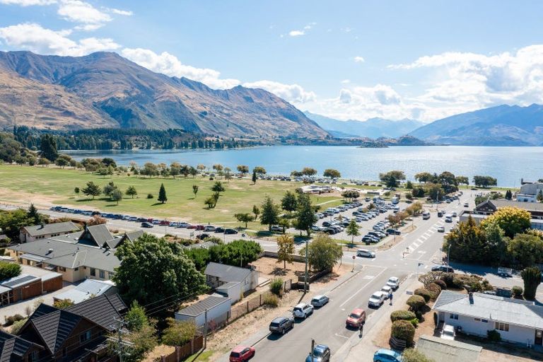 Photo of property in 33 Dungarvon Street, Wanaka, 9305