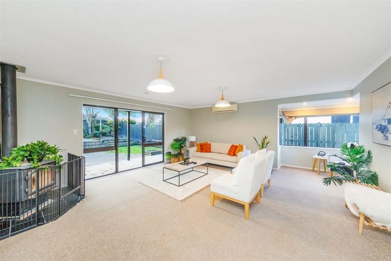 Photo of property in 100 John F Kennedy Drive, Milson, Palmerston North, 4414