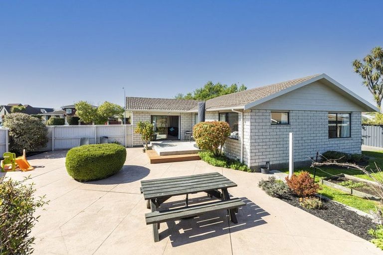 Photo of property in 4 Sonning Place, Redwood, Christchurch, 8051