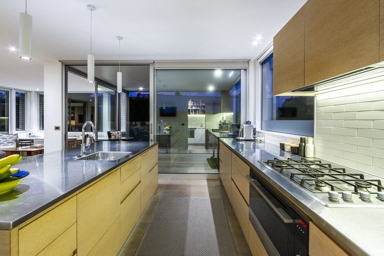 Photo of property in 21 Ocean View Road, Milford, Auckland, 0620