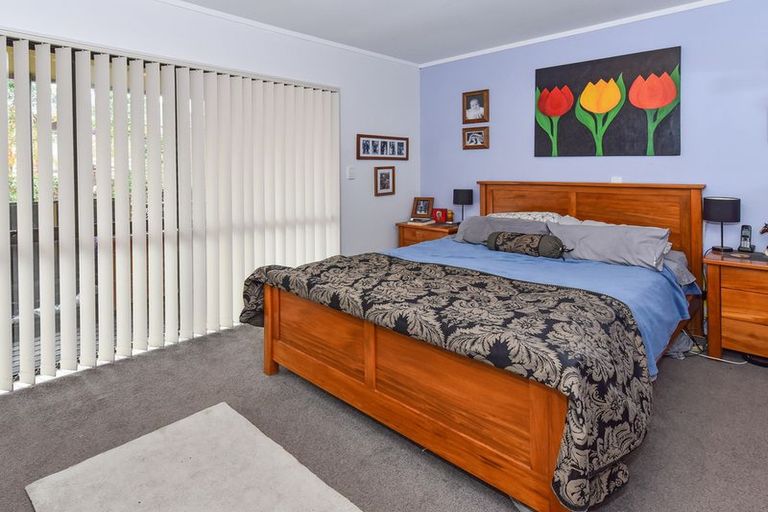 Photo of property in 8 Hadley Wood Drive, Wattle Downs, Auckland, 2103