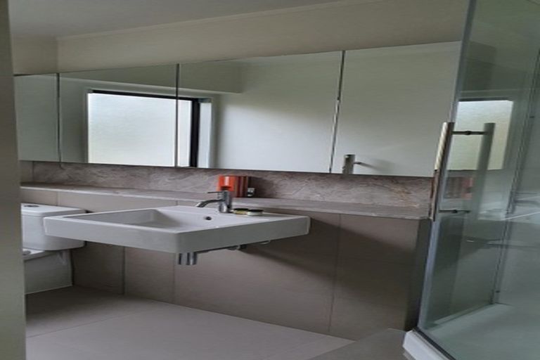 Photo of property in 17 Ferntree Terrace, West Harbour, Auckland, 0618