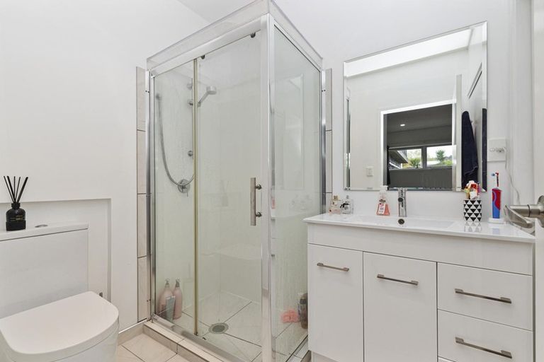 Photo of property in 12 Kashmir Road, Glen Eden, Auckland, 0602