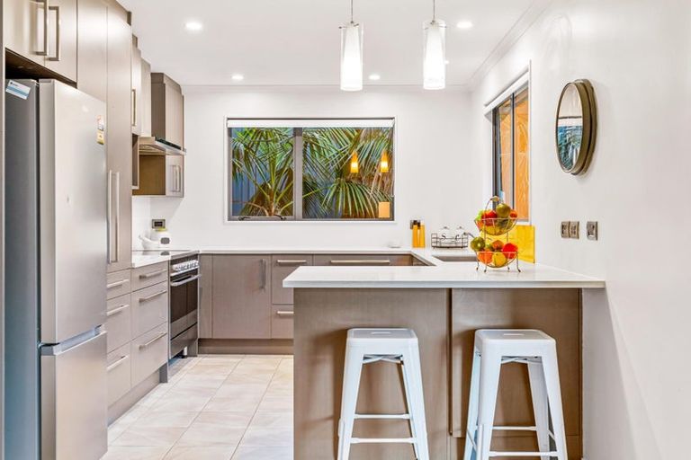 Photo of property in 21 Breenagh Place, Massey, Auckland, 0614