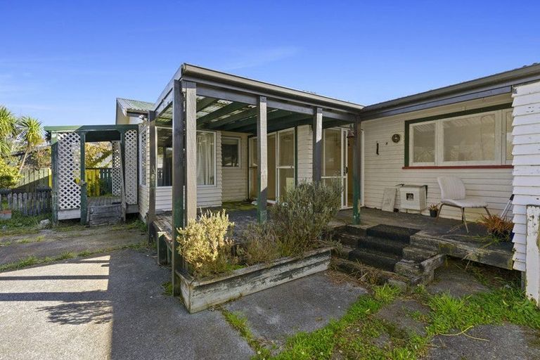 Photo of property in 4/5 Westminster Road, Wainuiomata, Lower Hutt, 5014