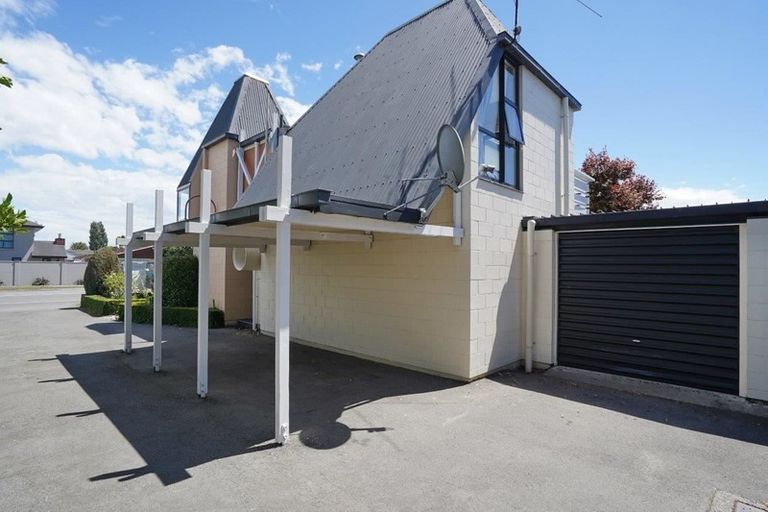 Photo of property in 76a Memorial Avenue, Ilam, Christchurch, 8053