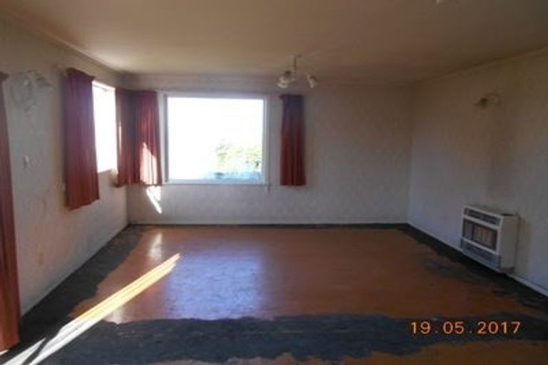 Photo of property in 202 Miromiro Road, Normandale, Lower Hutt, 5010