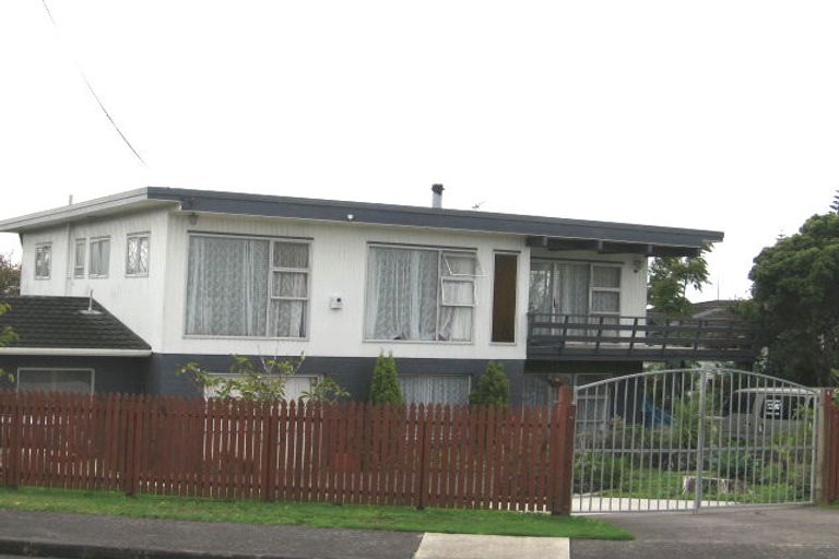 Photo of property in 54 Colwill Road, Massey, Auckland, 0614