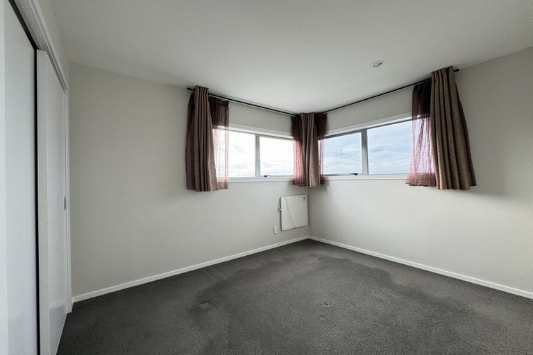 Photo of property in 61 Tamworth Crescent, Newlands, Wellington, 6037