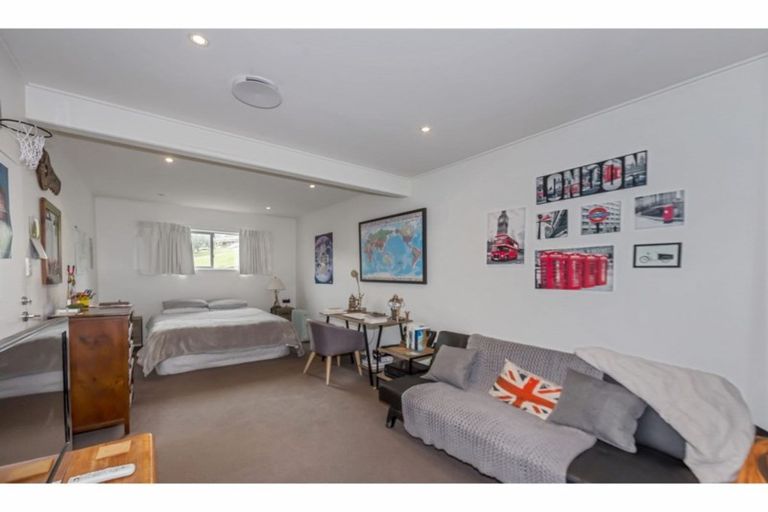 Photo of property in 1 Pluto Place, Beach Haven, Auckland, 0626