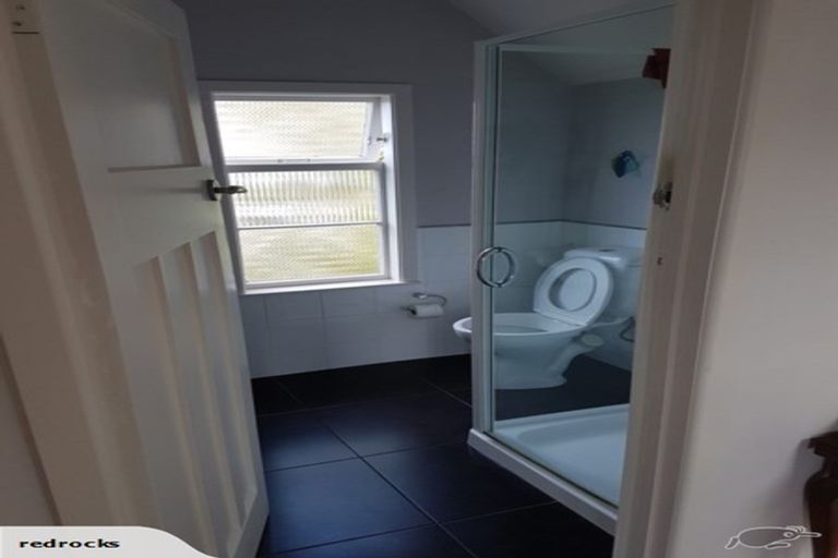 Photo of property in 42 Fortification Road, Karaka Bays, Wellington, 6022