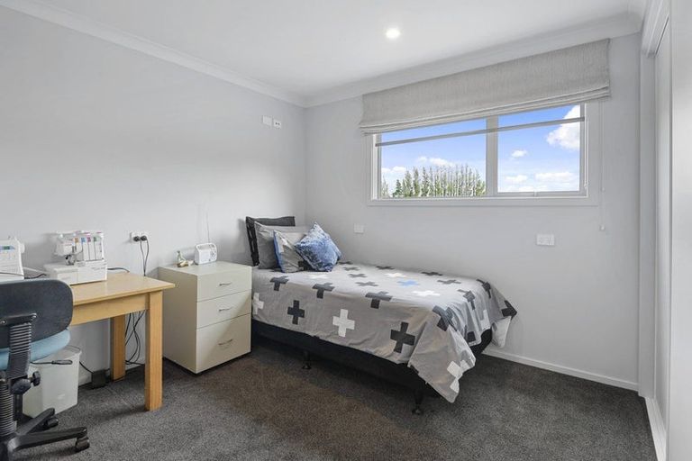 Photo of property in 4 Aubrey Lane, Cracroft, Christchurch, 8022
