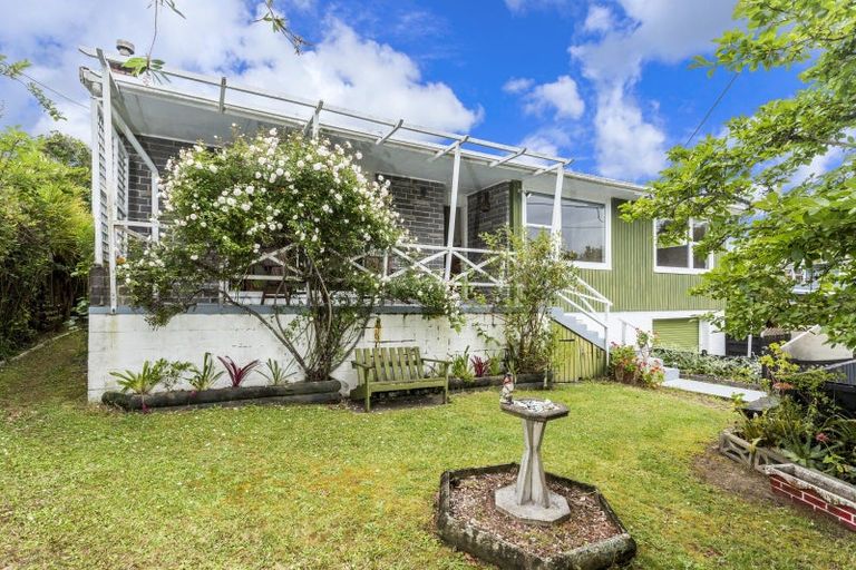 Photo of property in 12 Outlook Road, Greenhithe, Auckland, 0632