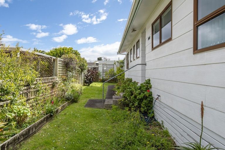 Photo of property in 2 Francis Drive, Katikati, 3129