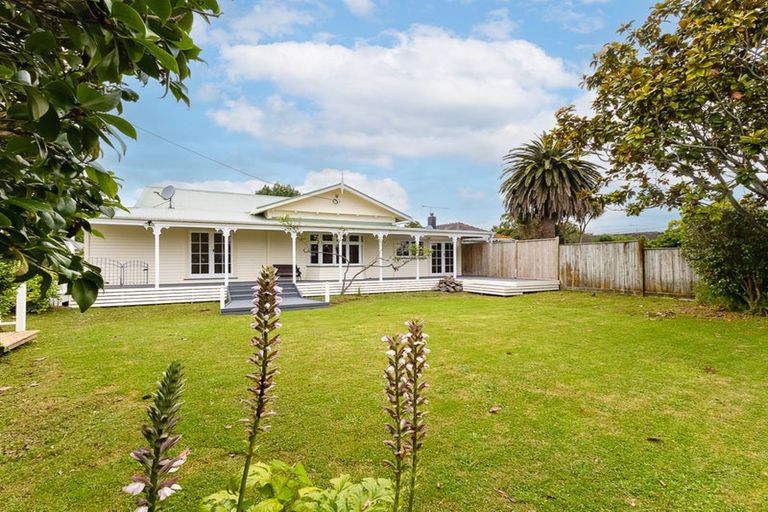Photo of property in 10 Domain Road, Otaki, 5512
