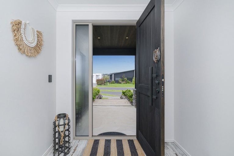 Photo of property in 15 Lady Jocelyn Place, Whitianga, 3510