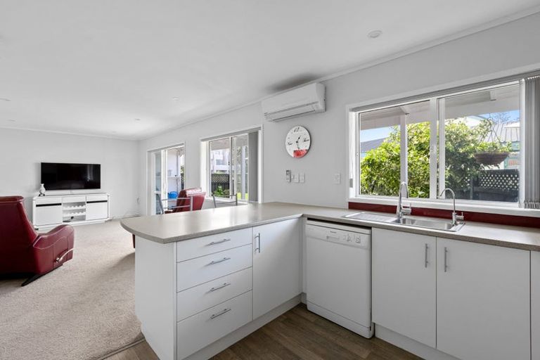 Photo of property in 2/8 Riverside Road, Orewa, 0931