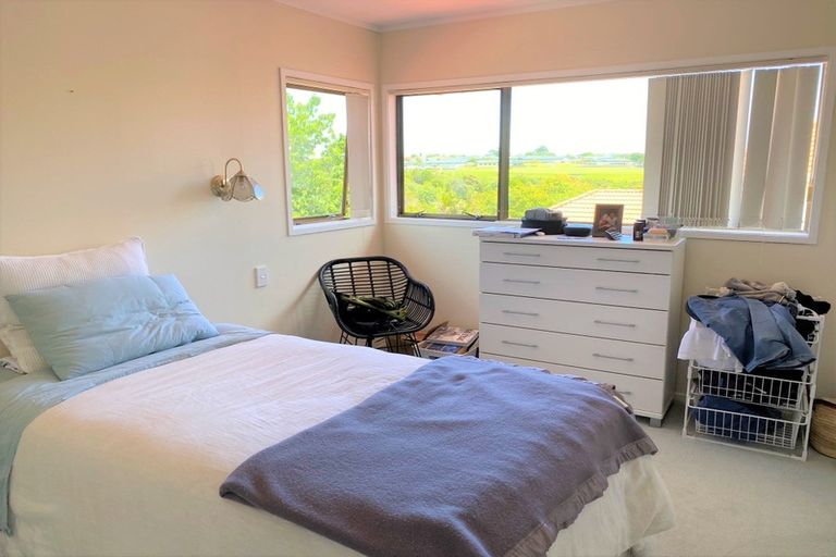 Photo of property in 16 Oliver Twist Avenue, Mellons Bay, Auckland, 2014