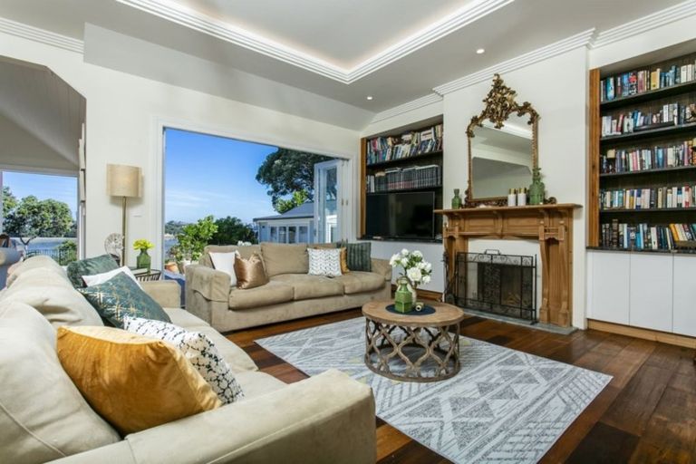 Photo of property in 21 Norwood Road, Bayswater, Auckland, 0622