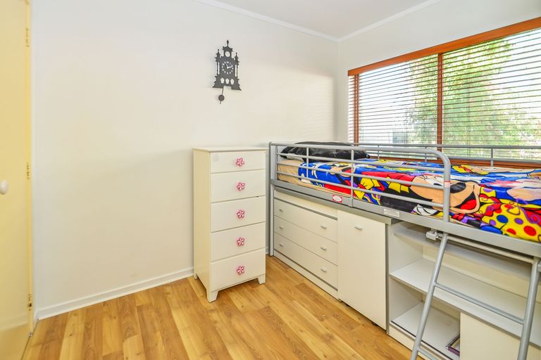 Photo of property in 1/158 Gossamer Drive, Pakuranga Heights, Auckland, 2010
