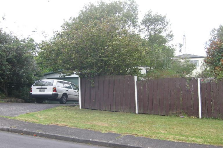 Photo of property in 2/3 Sunhaven Avenue, Glenfield, Auckland, 0629