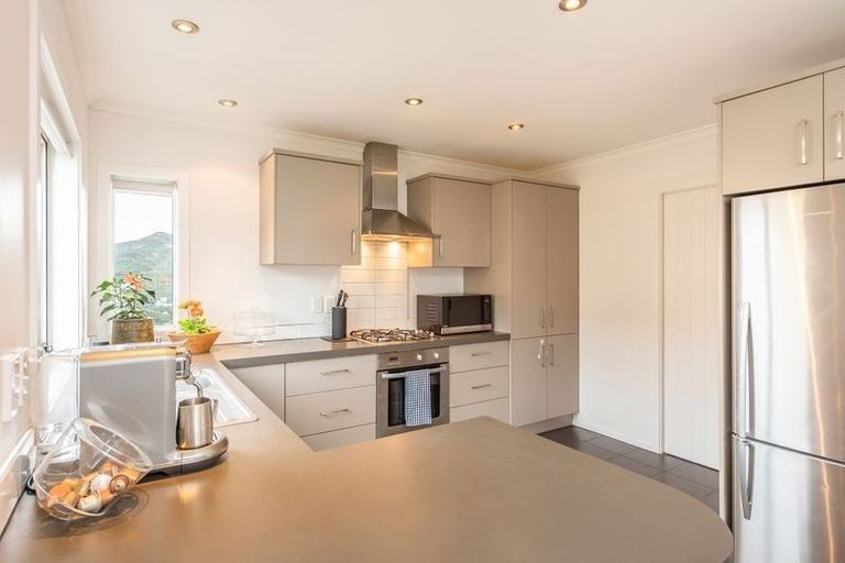 Photo of property in 42a Landsdowne Terrace, Karori, Wellington, 6012