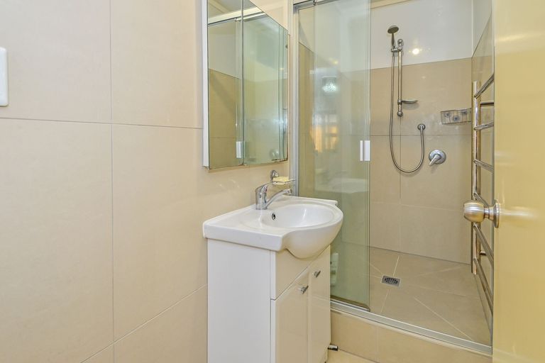 Photo of property in 1/158 Gossamer Drive, Pakuranga Heights, Auckland, 2010