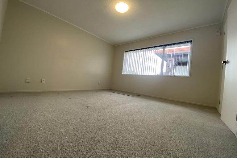 Photo of property in 6 Chichester Drive, Rosehill, Papakura, 2113