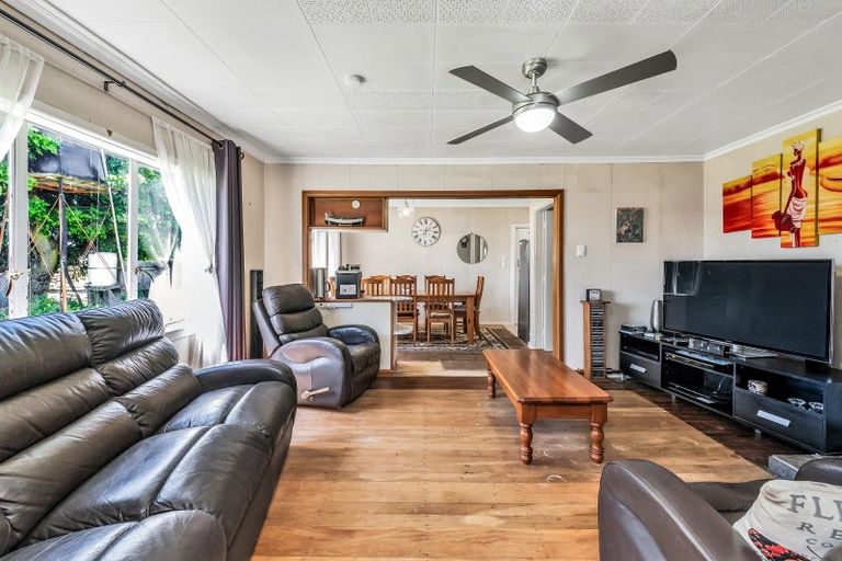 Photo of property in 12 Gift Street, Coalgate, 7673