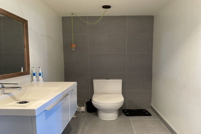 Photo of property in 28 Harbour View Road, Te Atatu Peninsula, Auckland, 0610