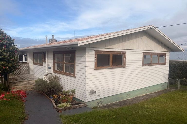 Photo of property in 14 Hadfield Street, Beach Haven, Auckland, 0626