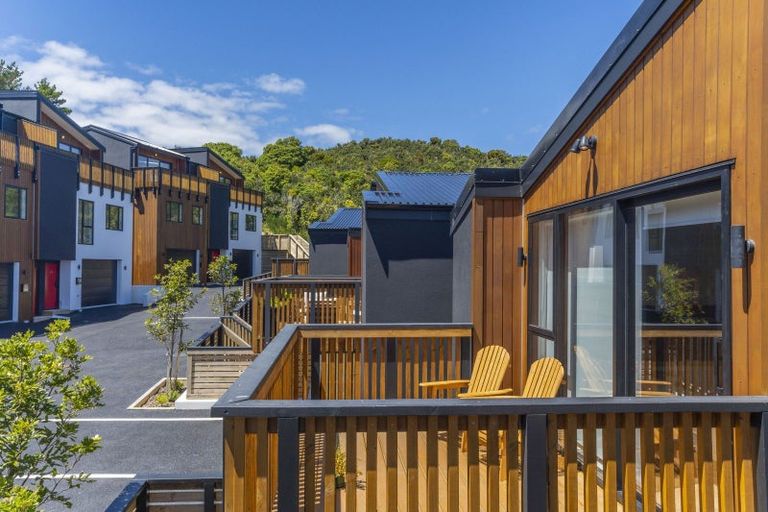 Photo of property in 6 Stockden Place, Karori, Wellington, 6012