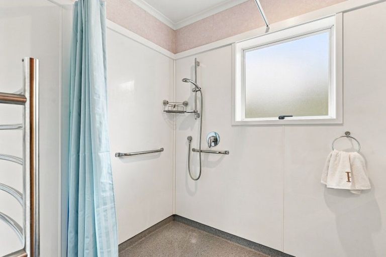 Photo of property in 6 Waharua Place, Tawhero, Whanganui, 4501