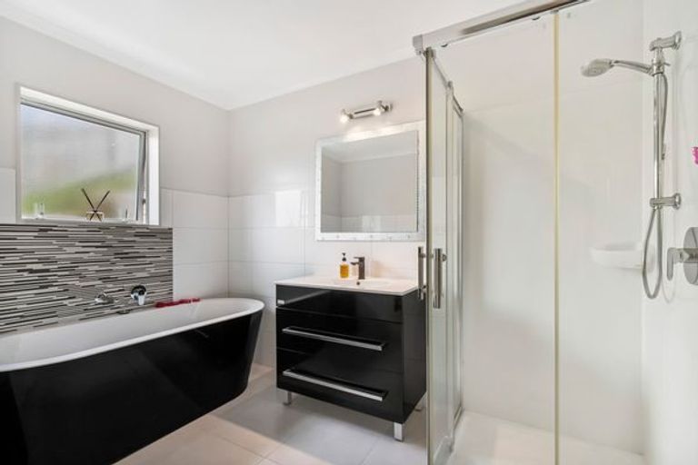 Photo of property in 44 Cape Vista Crescent, Pukekohe, 2120