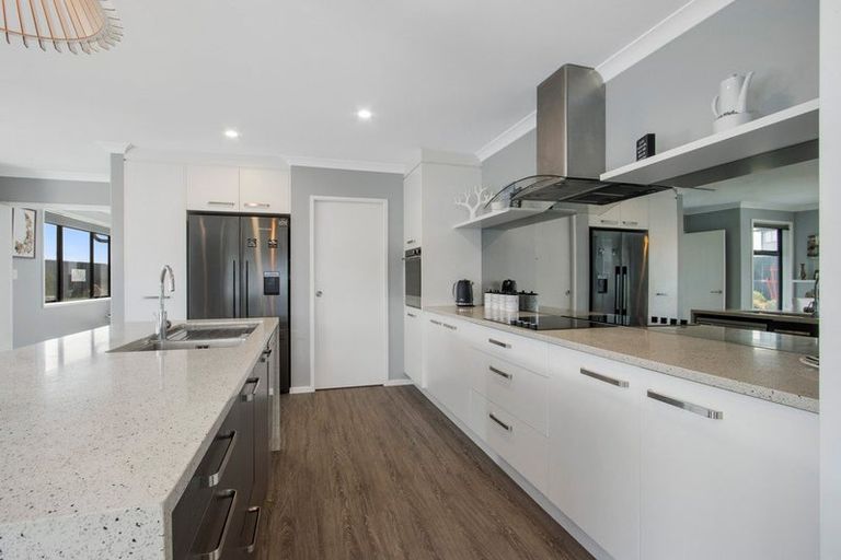 Photo of property in 19 Wairere Rise, Omokoroa, 3114