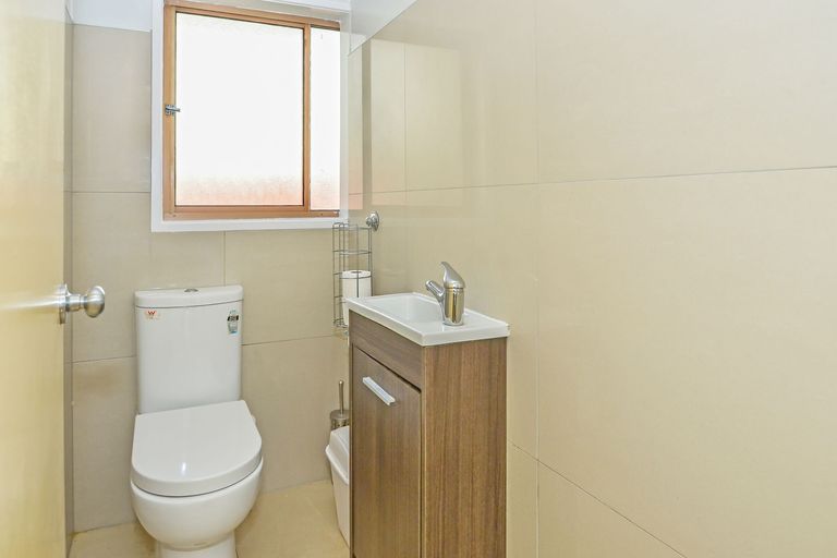 Photo of property in 1/158 Gossamer Drive, Pakuranga Heights, Auckland, 2010