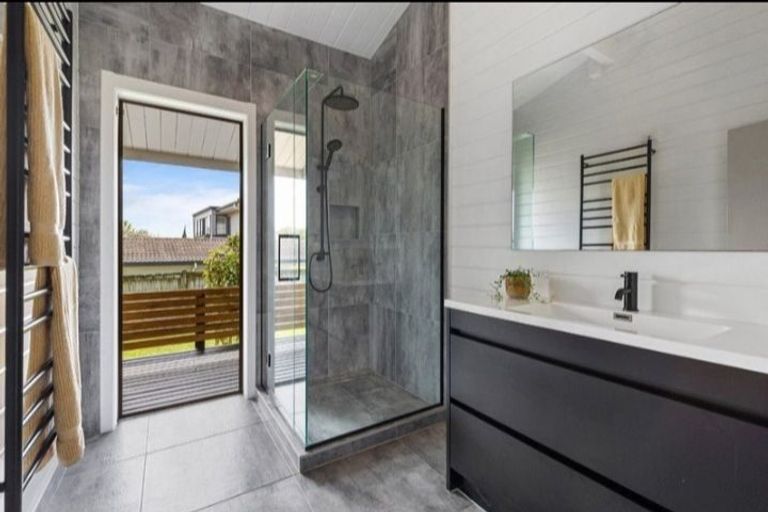 Photo of property in 27 Clarks Beach Road, Clarks Beach, 2122